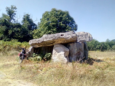 franse dolmen opftewel hunebed